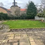 Charming House With Garden - Sleeps 6 & Parking