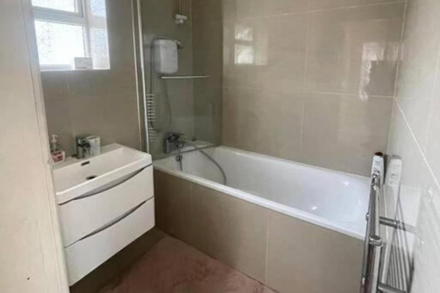 Charming House With Garden - Sleeps 6 & Parking Holiday home West Drayton (Middlesex)
