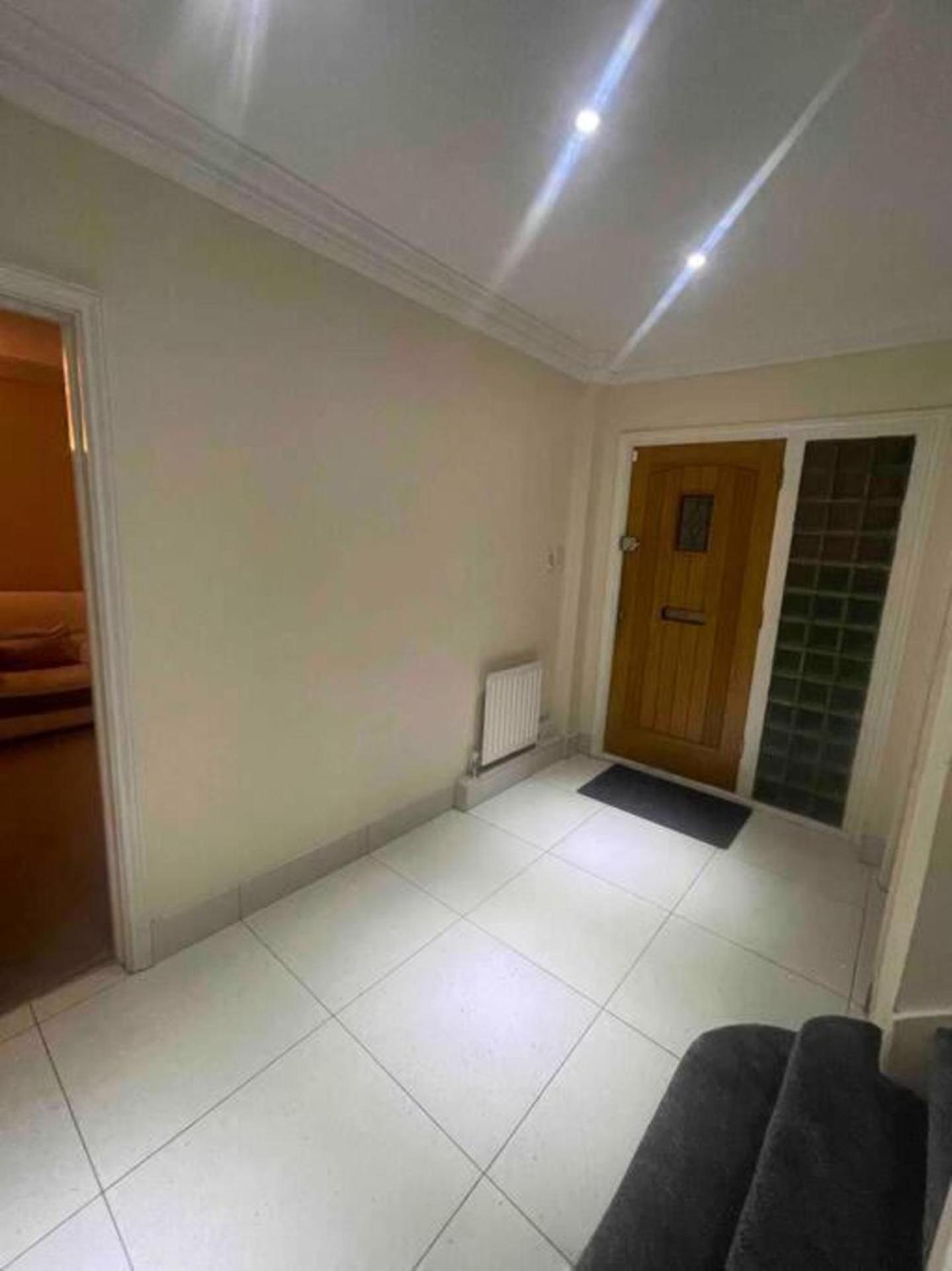 Charming House With Garden - Sleeps 6 & Parking Holiday home *