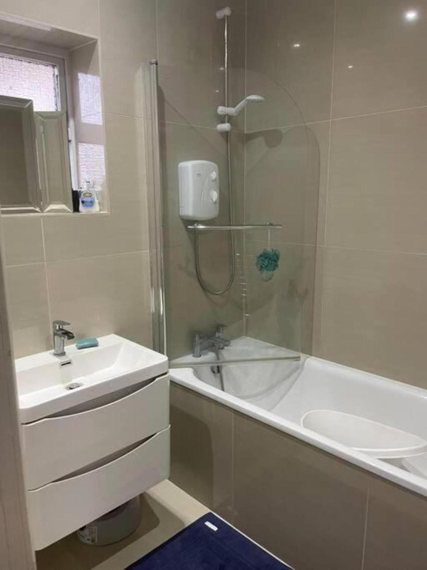 Charming House With Garden - Sleeps 6 & Parking *