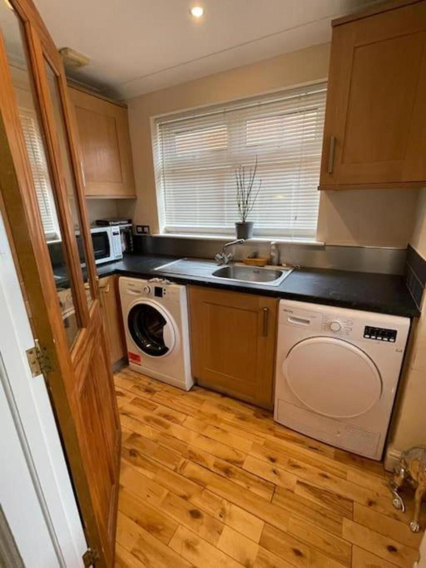 Charming House With Garden - Sleeps 6 & Parking Holiday home *